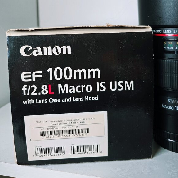 Canon EF 100mm f/2.8L Macro IS USM Lens with Lens case & Lens hood - Picture 2 of 11